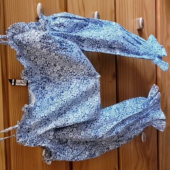 Influence off the shoulder crop top in ditsy blue floral.  NWOT.  Gorgeous. - Picture 7 of 7